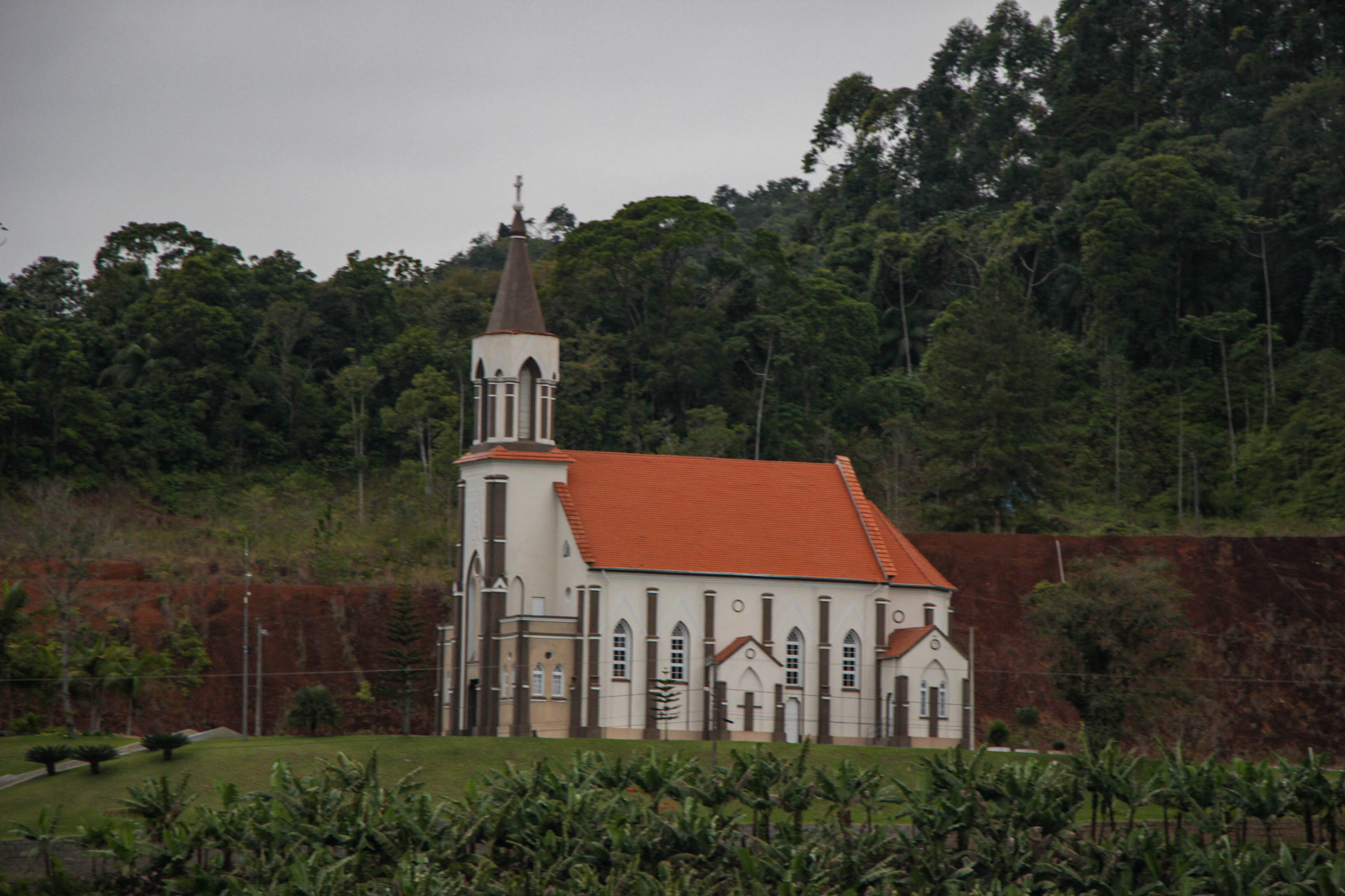 MASSARANDUBA, Igreja Bom Jesus e Igreja Evangélica de Confissão Luterana