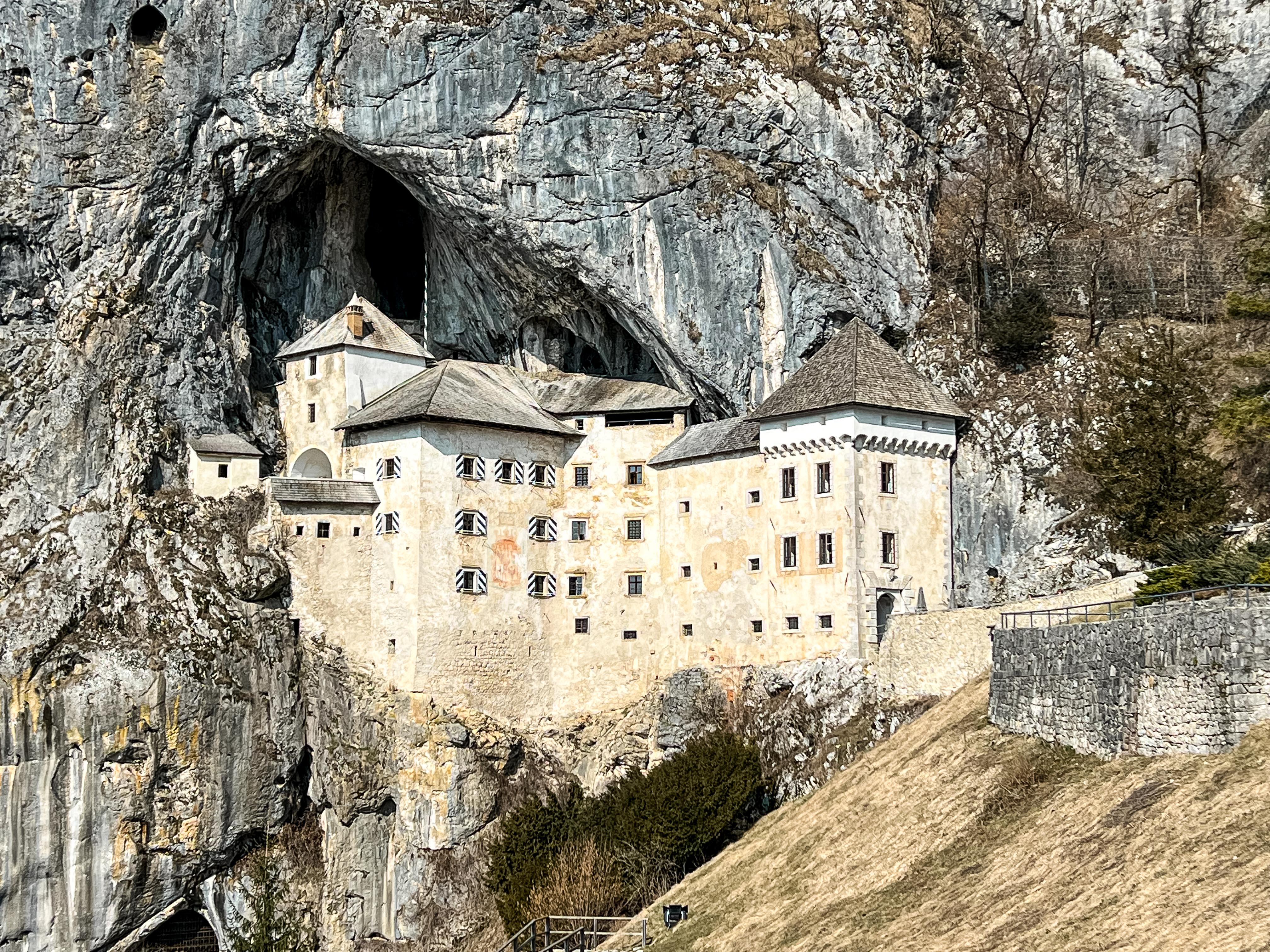 Cavernas de Postojna e Castelo de Predjama