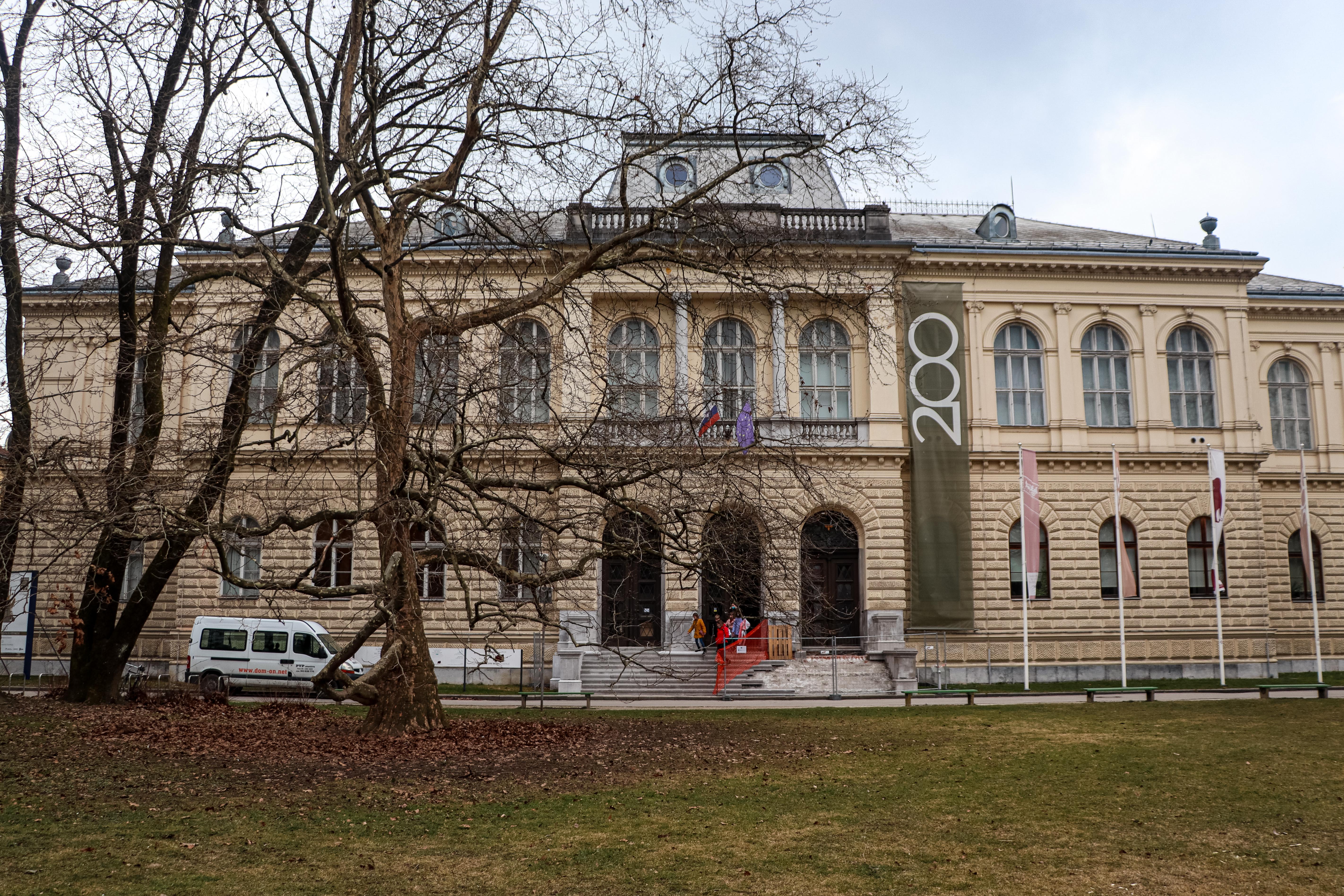 Museu Nacional da Eslovênia- Narodni muzej Slovenije