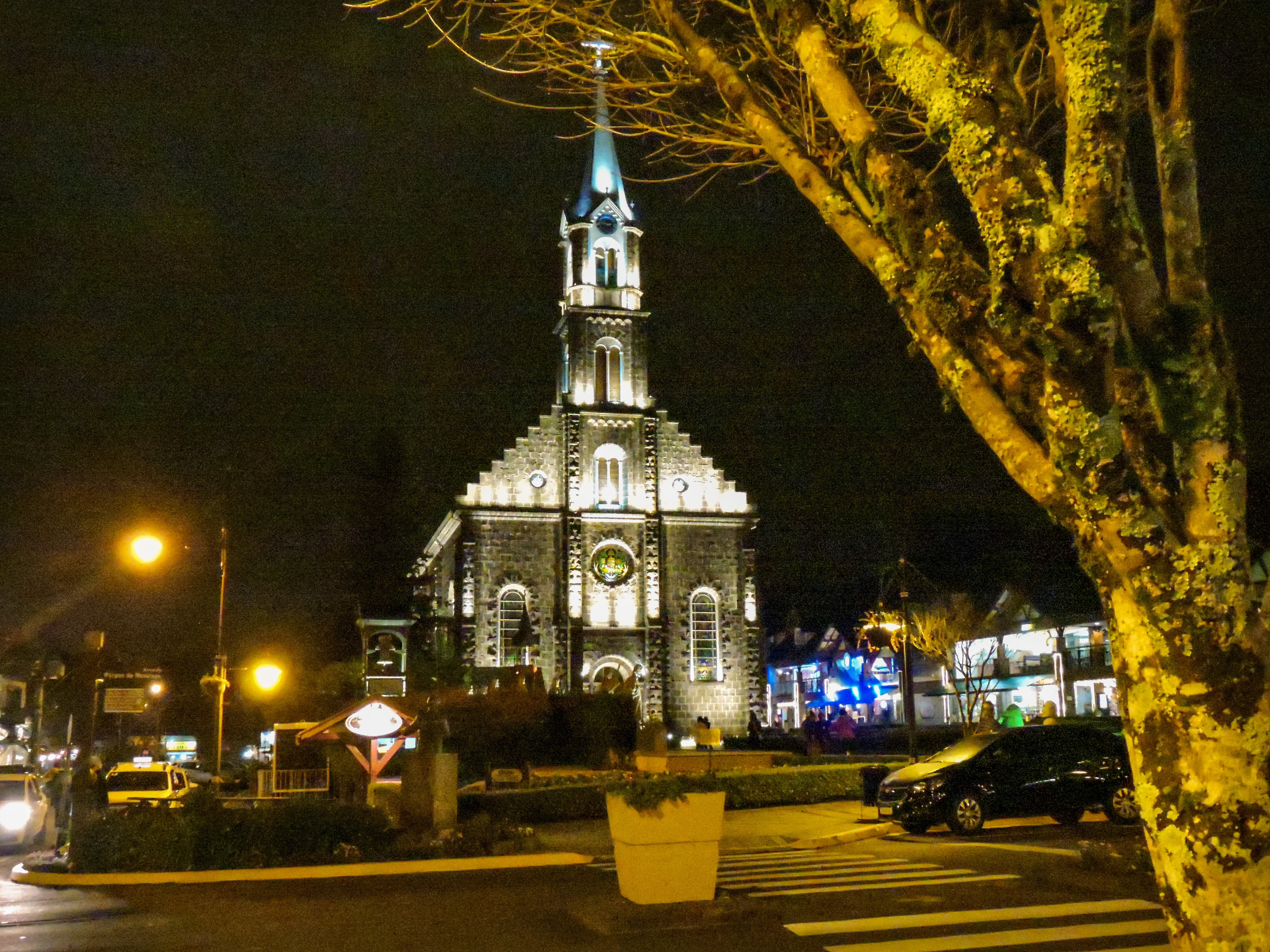 O QUE FAZER DE GRAÇA EM GRAMADO Igreja Matriz São Pedro