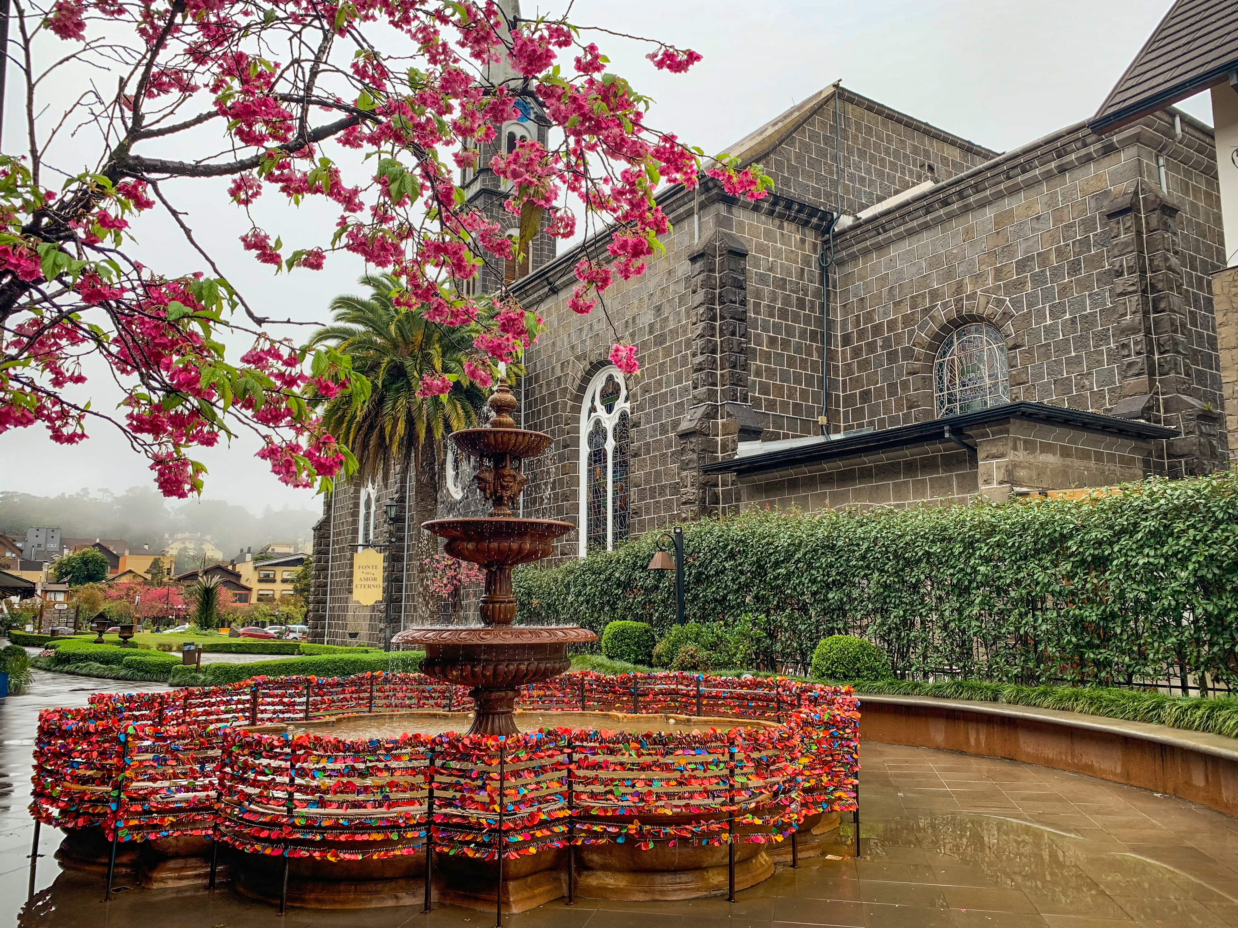 O QUE FAZER DE GRAÇA EM GRAMADO Fonte do Amor eterno